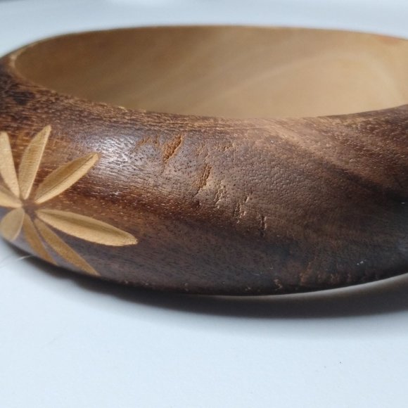 Vintage Wood Flower Bangle - Picture 10 of 13